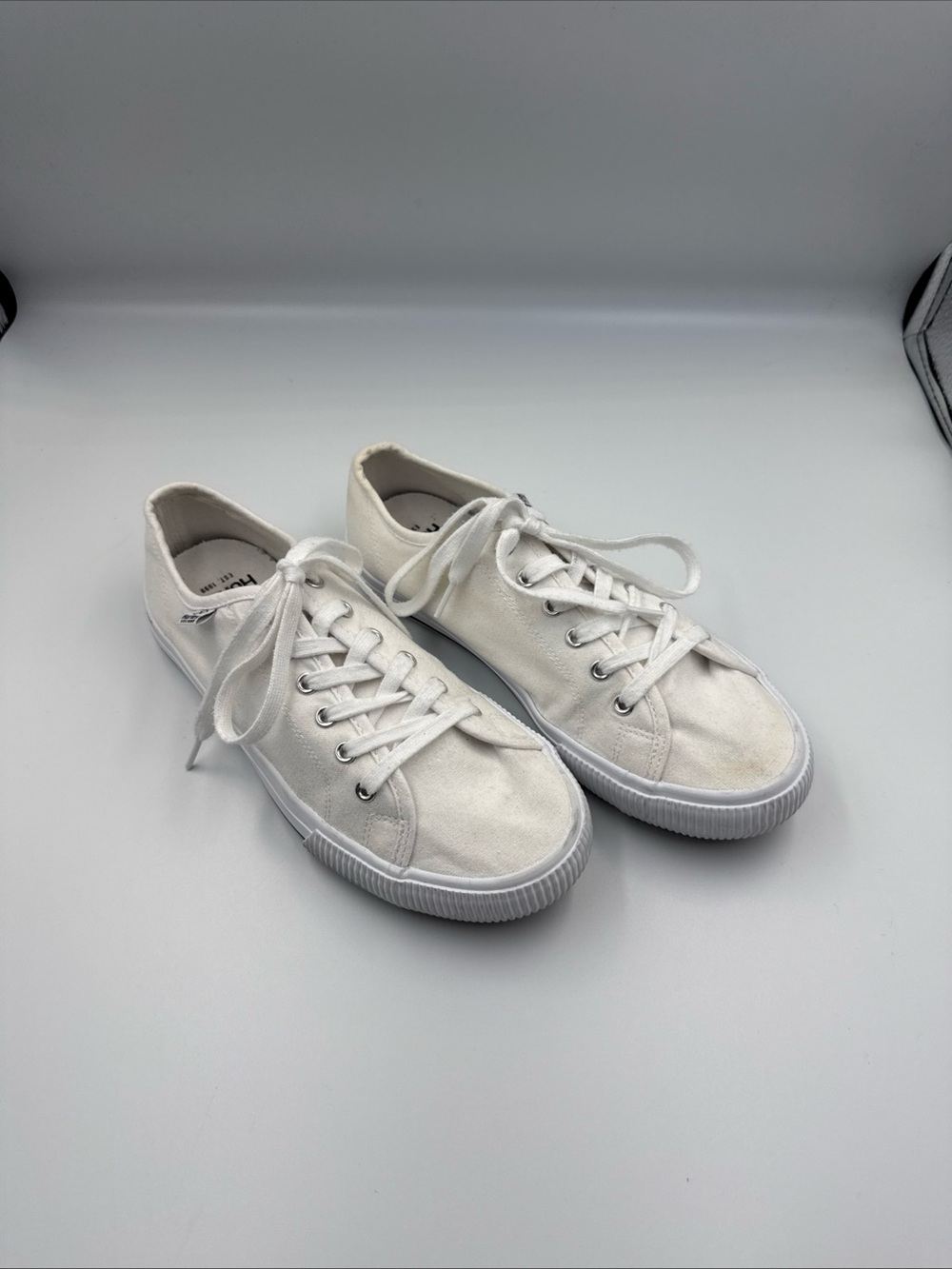 Hurley Women's White Canvas Low-Top Sneakers
